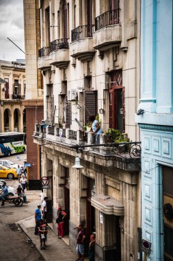 Habana, Cuba-Ocak 13: Şehir sokak üzerinde 13 Ocak 2018 yılında Havana, Küba. Habana sokak görünümü
