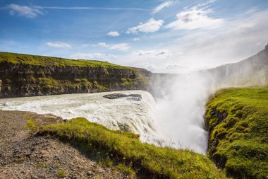 Güneybatı İzlanda'daki Hvita Kanyon Nehri'nde bulunan Gullfoss şelale.