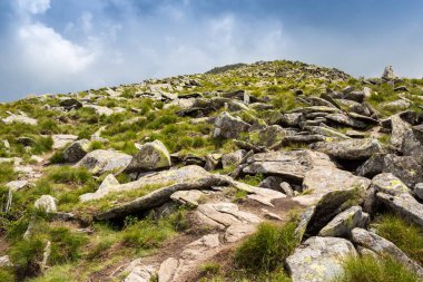 Karadağ dağ silsilesi içinde Karpatlar yaz Panoraması