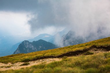 Karadağ dağ sırtı Karpatlar içinde güzel yaz Panoraması  