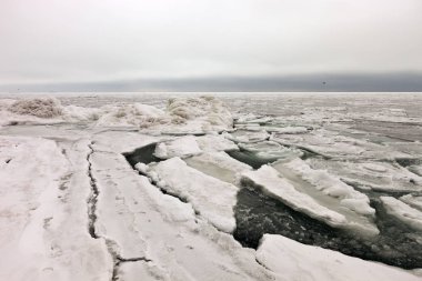 Kırım kıyısında soğuk haftasonu