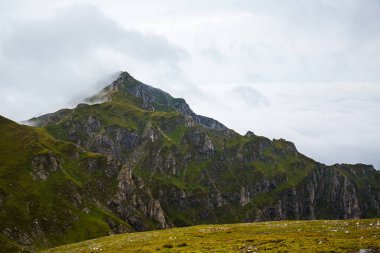 Karadağ dağ silsilesi içinde Karpatlar yaz Panoraması