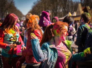 Kharkiv, Ukrayna-Mart 22: Bayram kutlamaları 22 Mart 2014 Kharkiv, Ukrayna. Renkler ve bahar Holi Gorki Park Hint Festivali kutlama