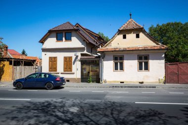 Romanya'nın küçük kasabalarını gündüz gezerken, bina ve mimariye bakış, Romanya 