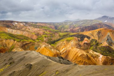 Güzel dağ Panorama Milli Parkı Landmannalaugavegur, İzlanda. 
