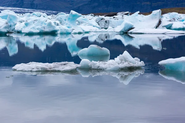 Παγόβουνα Στη Λιμνοθάλασσα Παγετώνα Στην Ισλανδία Ekulsarlon — Φωτογραφία Αρχείου