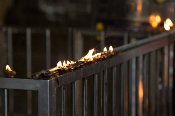 Lampy Naftowe Tybetańskiej Buddyjskiej Świątyni — Zdjęcie stockowe