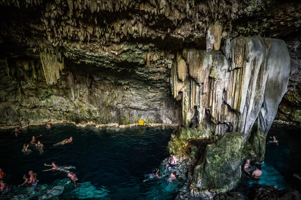 Scenic Shot People Swimming Cave — Stock Photo, Image