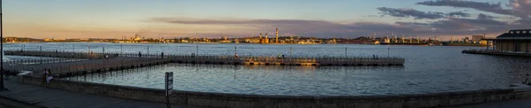 哈巴纳 1月12日 马尔东码头 2018年1月12日 古巴哈巴纳 老哈巴纳的马莱康堤防 — 图库照片