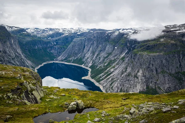 Вид Озеро Ringedalsvatnet — стокове фото