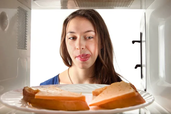 Girl Lickoing Sandwich Microwave Oven View — Stock Photo, Image