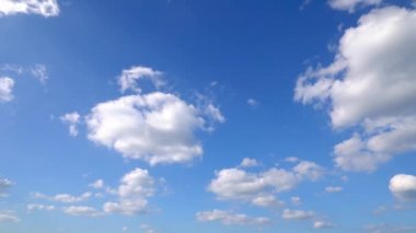 bir bulut ile açık gökyüzü