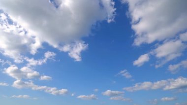 bir bulut ile açık gökyüzü