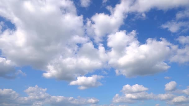 Céu Claro Com Uma Nuvem — Vídeo de Stock