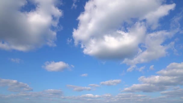 Heldere Hemel Met Een Wolk — Stockvideo