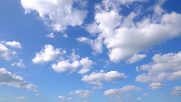 Heldere Hemel Met Een Wolk — Stockvideo