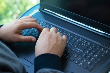 Kesmek gece, siber saldırı, internet, bağlantı, teknoloji, siber terör kavramı kodlama