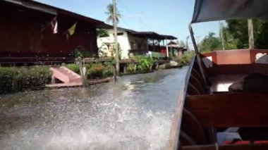 Yüzen Pazar Tayland. Geleneksel bir pazarın Bangkok su.
