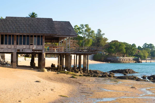 Stony Seashore dengan rumah kosong yang indah, Thailand, Pattaya — Stok Foto
