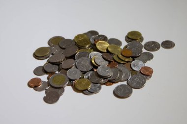 Tayland para beyaz arka plan üzerinde. Tayland banknotlar kümesinde düzenlenen