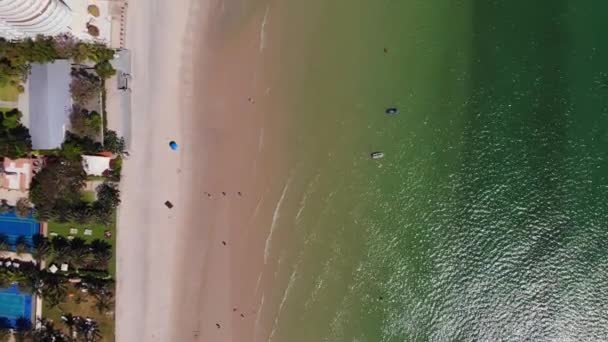 Ariel view sea cape beach at hua hin in prachuap khiri khan provinz, thailand, view top hua hin beach. — Stockvideo