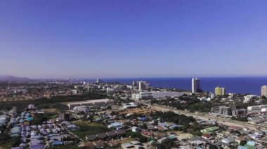 Prachuap Khiri Khan Eyaleti, Tayland, sahil, deniz ve Hua Hin şehir hava görünümü Hua Hin güzel deniz manzarası üst görünümü.