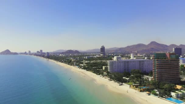 Ariel view sea cape beach at hua hin in prachuap khiri khan provinz, thailand, view top hua hin beach. — Stockvideo