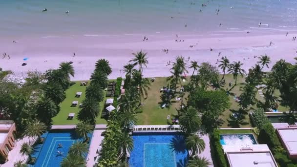 Prachuap Khiri Khan Eyaleti, Tayland, sahil, deniz ve Hua Hin şehir hava görünümü Hua Hin güzel deniz manzarası üst görünümü. — Stok video