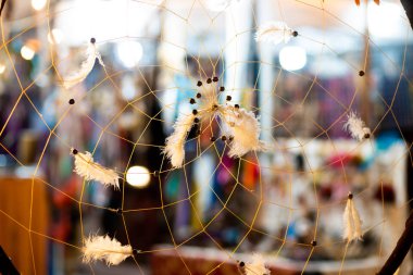 Dreamcatcher , dağlar, boho şık, etnik muska, sembol.