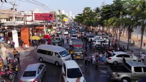 Pattaya, Tayland-Nisan 19, 2019: yabancı turist sevinç ve Songran günü ile eğlence, su Festivali. — Stok video