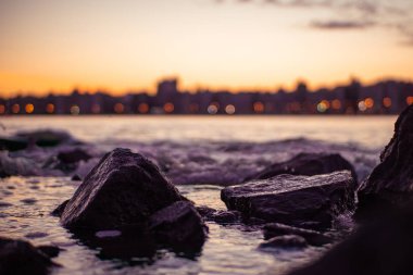 gün batımında kayalar görünümü