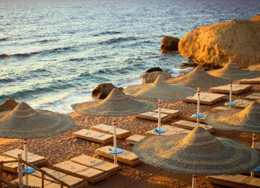 Güzel plaj gündoğumu, Sharm El Sheih, Mısır