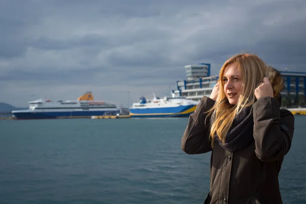 Happy Young Elegant Woman Having Time Sea Port — Stock Photo, Image