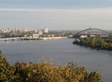 Havansky ve Kiev şehrinin Kuzey Köprüsü.