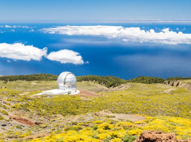 Roque de los muchachos'ta teleskop, Kanarya Adaları'ndaki La Palma adası