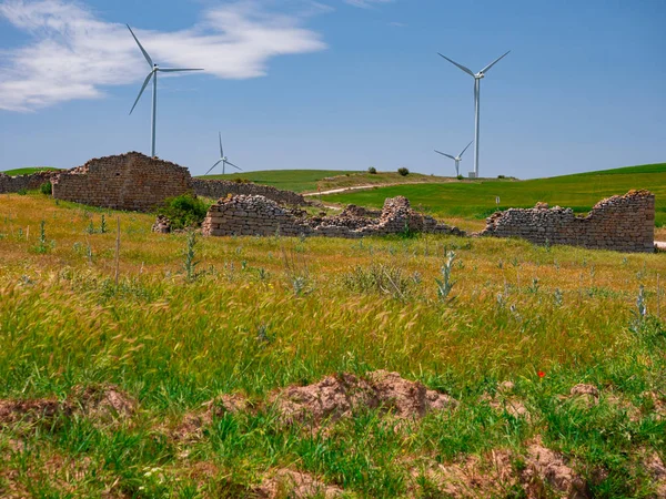 Wind turbines in the fields of Castilla y Leon in Spain. — Stock Photo, Image