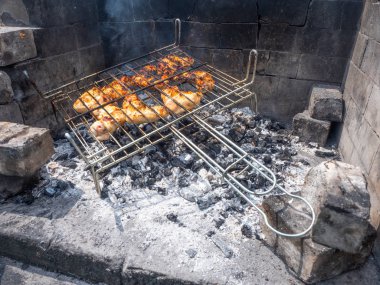 Bask Ülkesinde Et ve Tavuk Barbekü