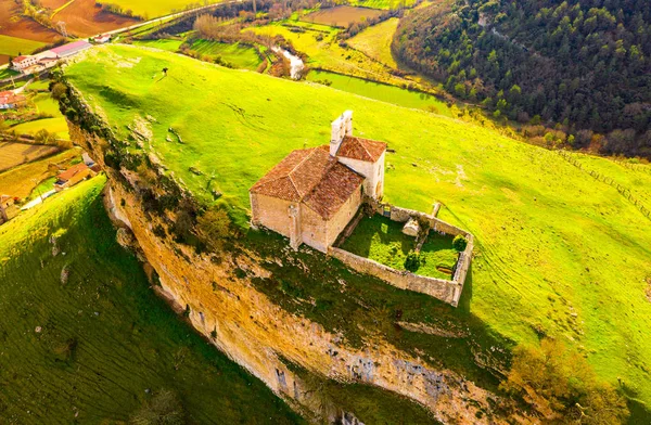 San Pantaleon de Losa Romanesk hermitage, Kutsal Kase efsanesi, İspanya'da.