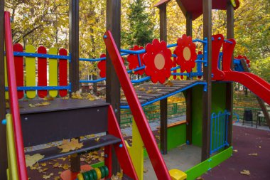 Parktaki çocuk parkı