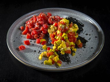 Ton balıklı Tartar avokado ve Gorgonzola peyniri