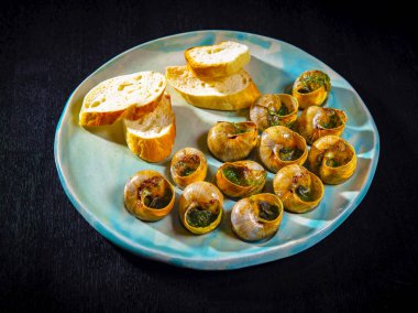 Salyangoz Burgundy ekmek ile