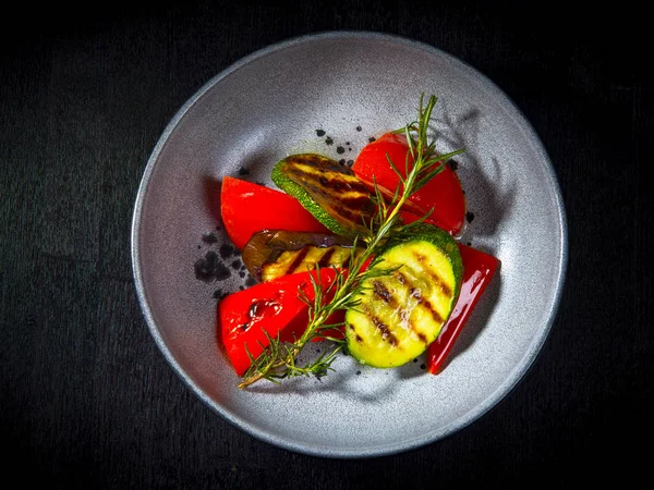 ボウルに野菜のグリル — ストック写真