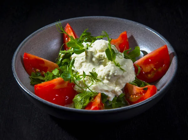 Ensalada Con Tomates Jugosos Queso Mozzarella —  Fotos de Stock