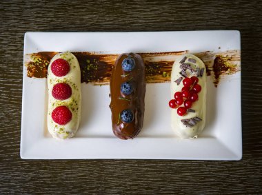 Çilek ile çeşitli eklerleri