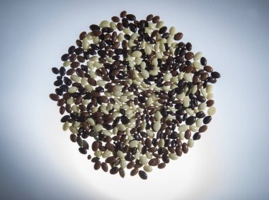 Kabak dolgulu çikolata badem