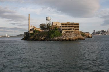 Alcatraz hapishane görünümü San Francisco Körfezi sularından