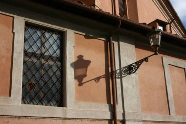 Roma'da duvardaki antik fener