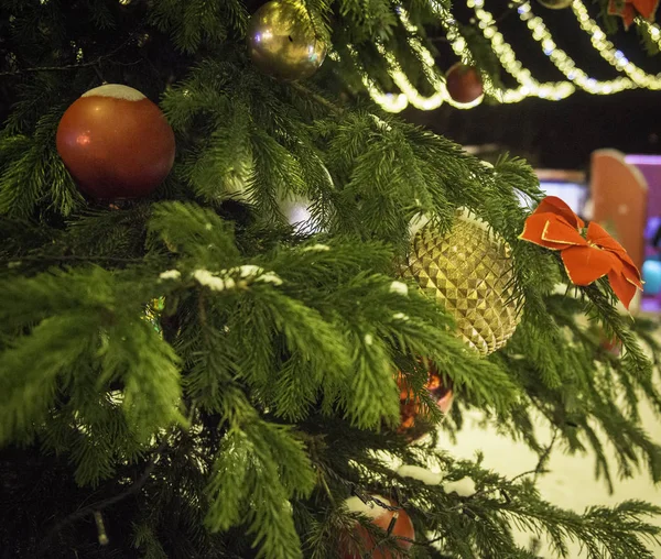 Decorazioni Dell Albero Natale Sui Rami — Foto Stock
