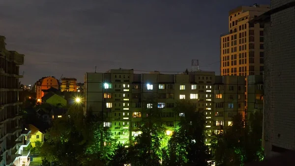 Nachtlandschap Van Flikkerende Ramen — Stockfoto
