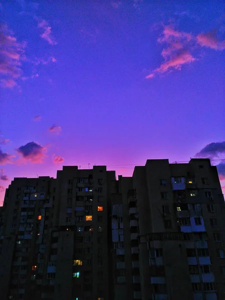 Coucher Soleil Doux Sur Fond Des Maisons Urbaines — Photo